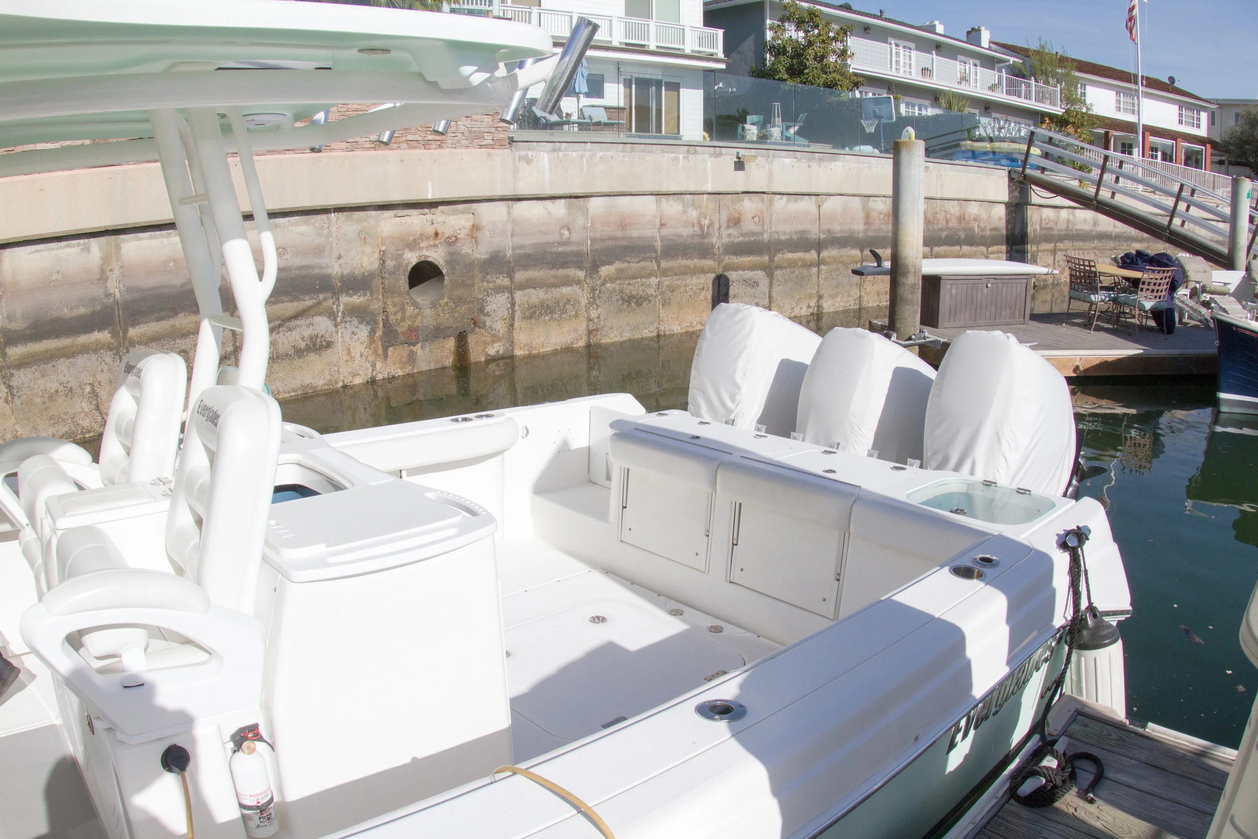 SY_Everglade35cc_Transom001.jpg