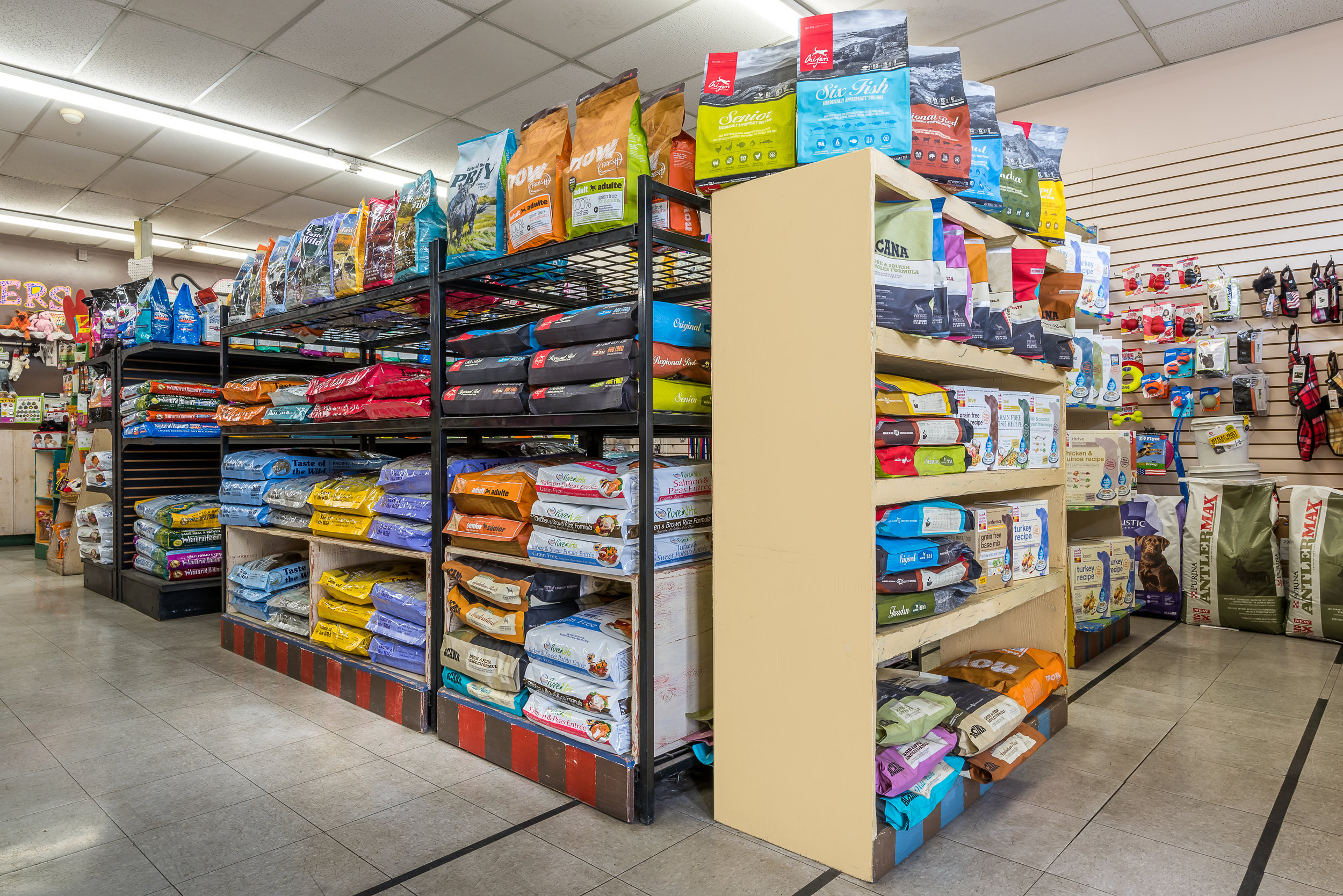 food-animal-crackers-pet-store-los-angeles