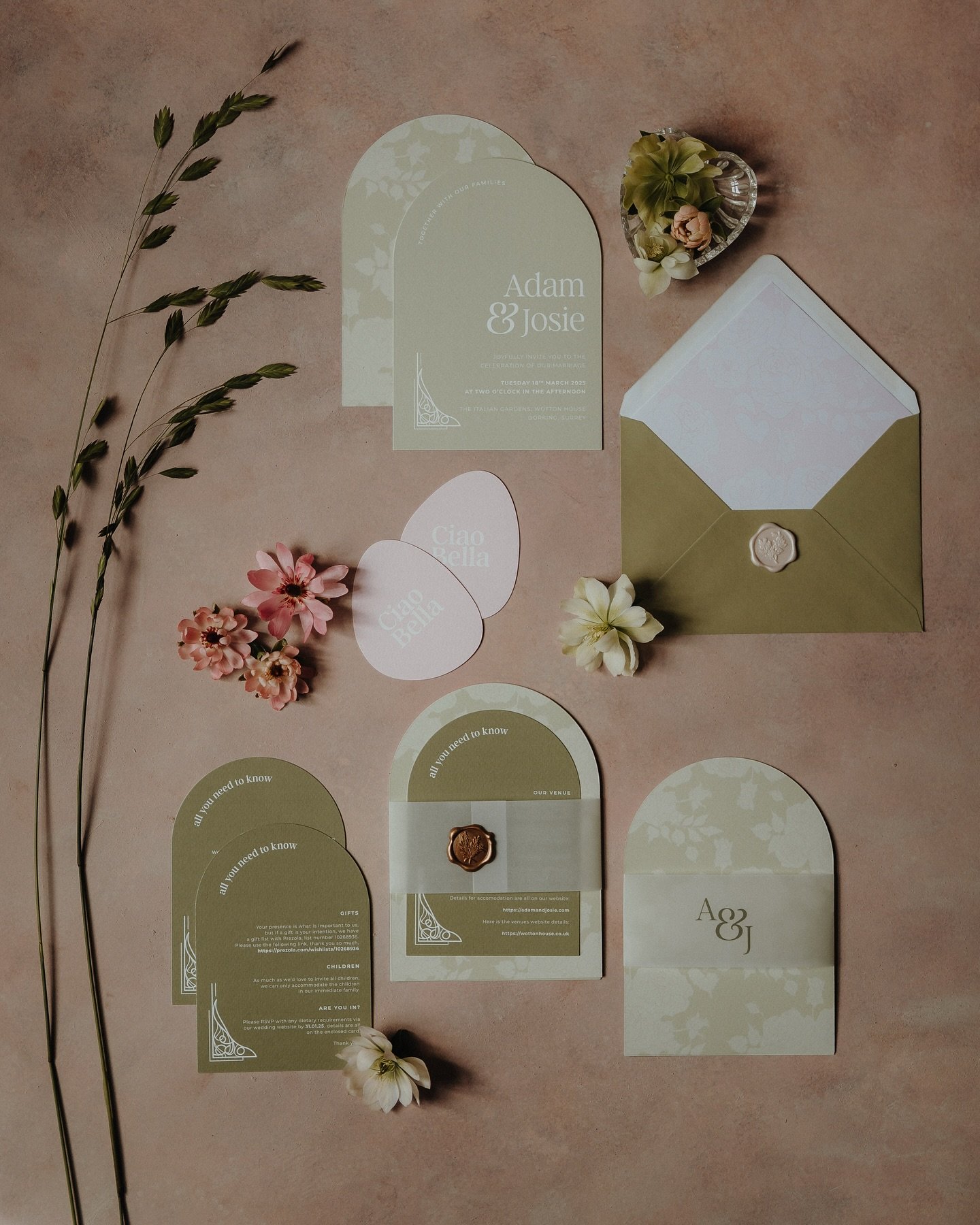 F L A T 🌸 L A Y 

Of dreams. This suite was so special to create, simple elegance and classic design to compliment the stunning florals that would be the stars of the show on a recent shoot. Soft greens, pops of pink, arches to tie in the details of