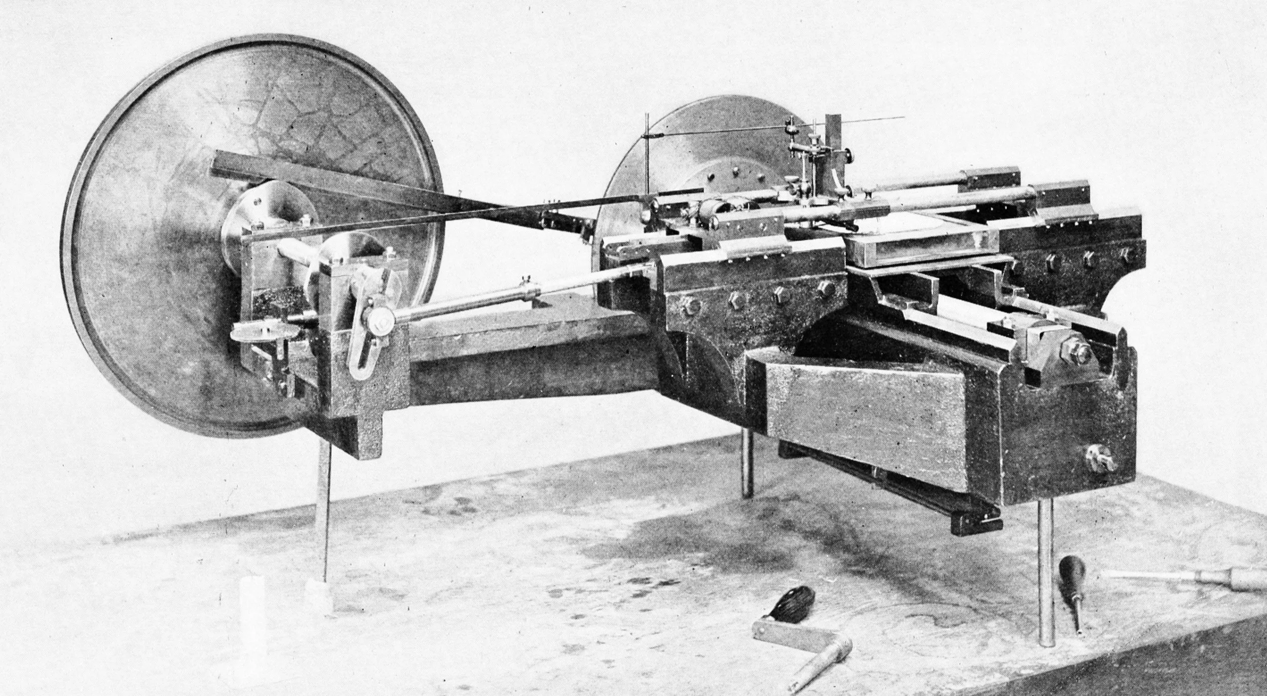 FIGURE 1. (a) Henry Rowland’s ruling engine allowed him to make precision diffraction gratings that were in high demand worldwide. Courtesy of Wikimedia Commons.