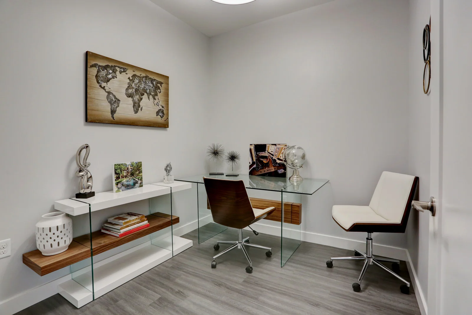 06_05Office_mls.jpg