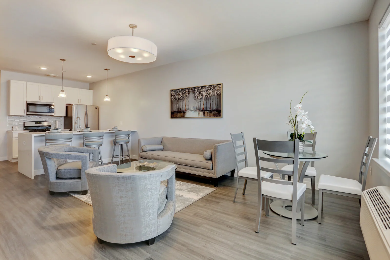 10_09Living_Room_mls.jpg