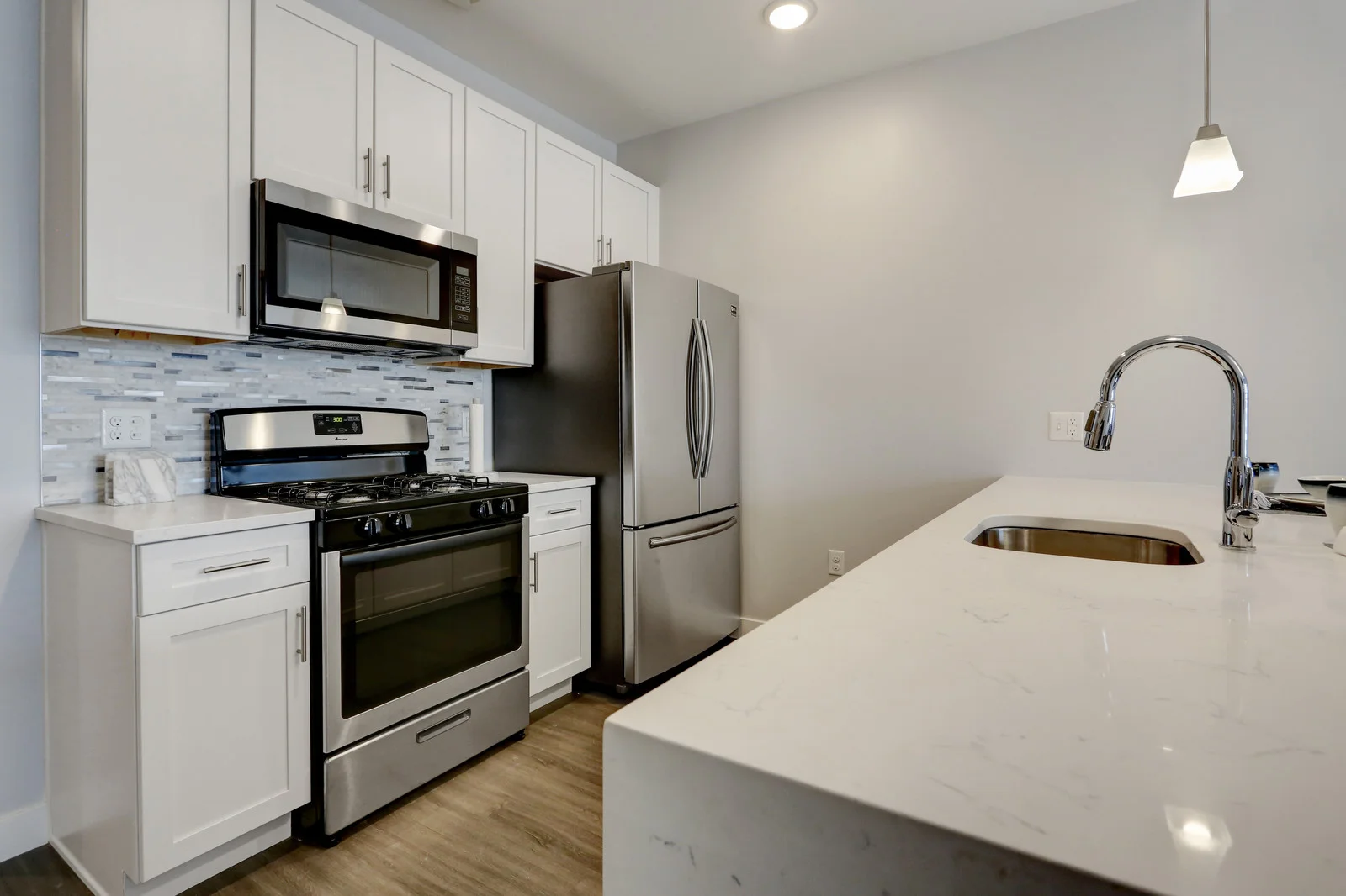 17_16Kitchen_mls.jpg