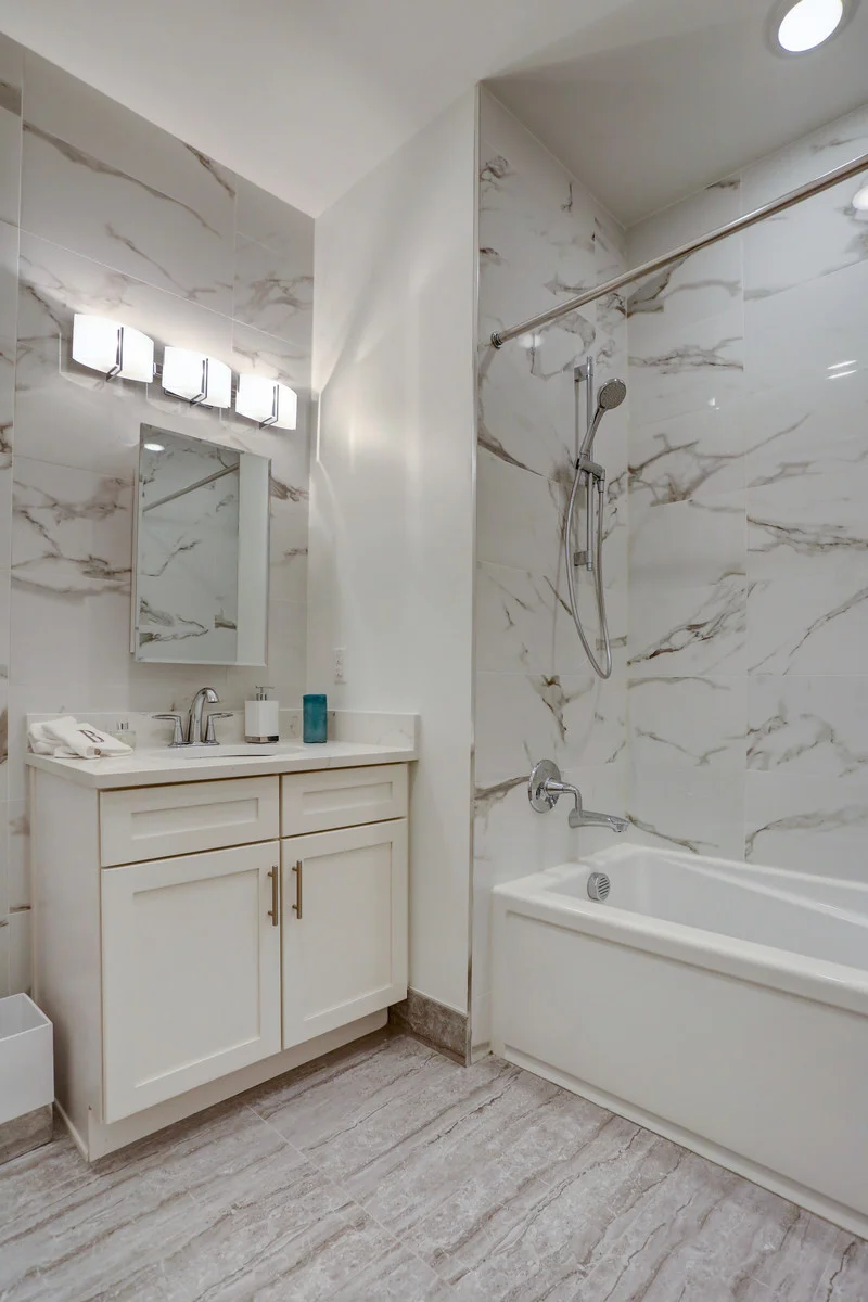 30_29Bathroom_mls.jpg
