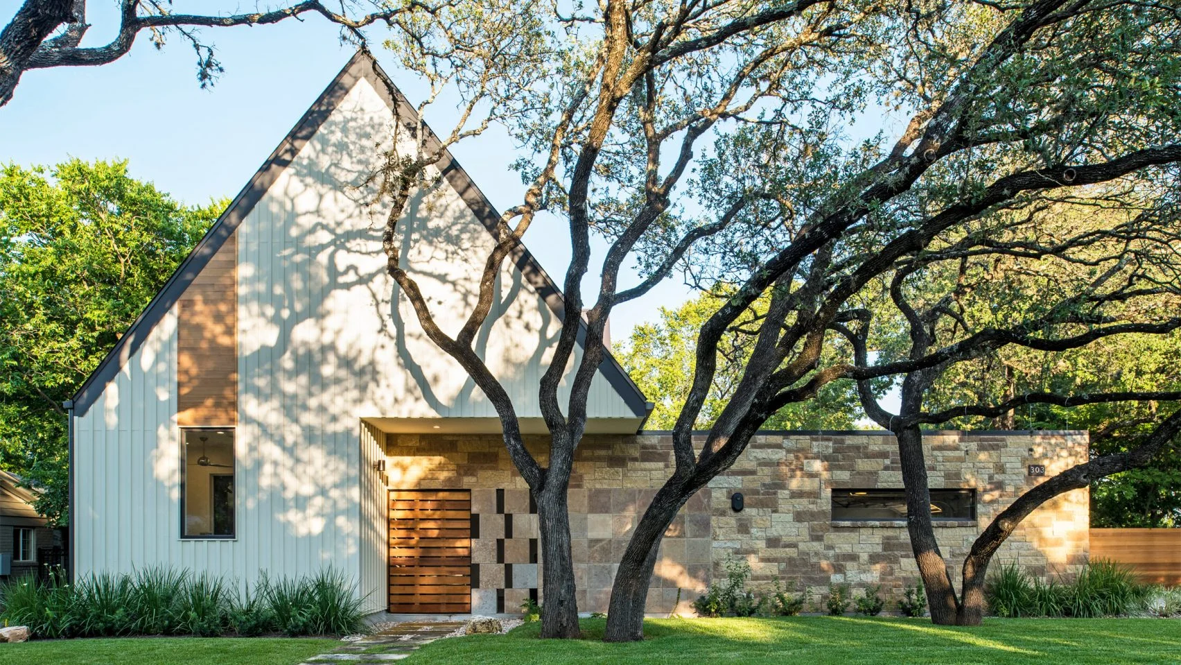 laurelwood-house-residence-home-austin-texas-usa-architecture_dezeen_hero-1704x959.jpg