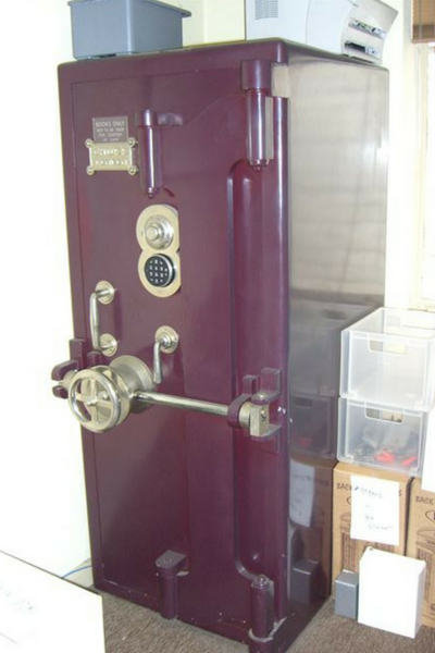 Crane Hinge Safe