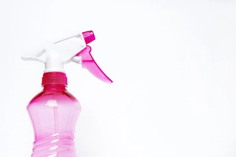 spray-bottle-2754171_1280.jpg