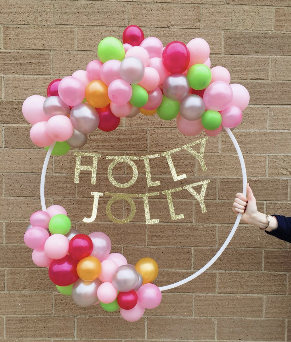 vroom_vroom_balloon_wreath_holly_jolly.png