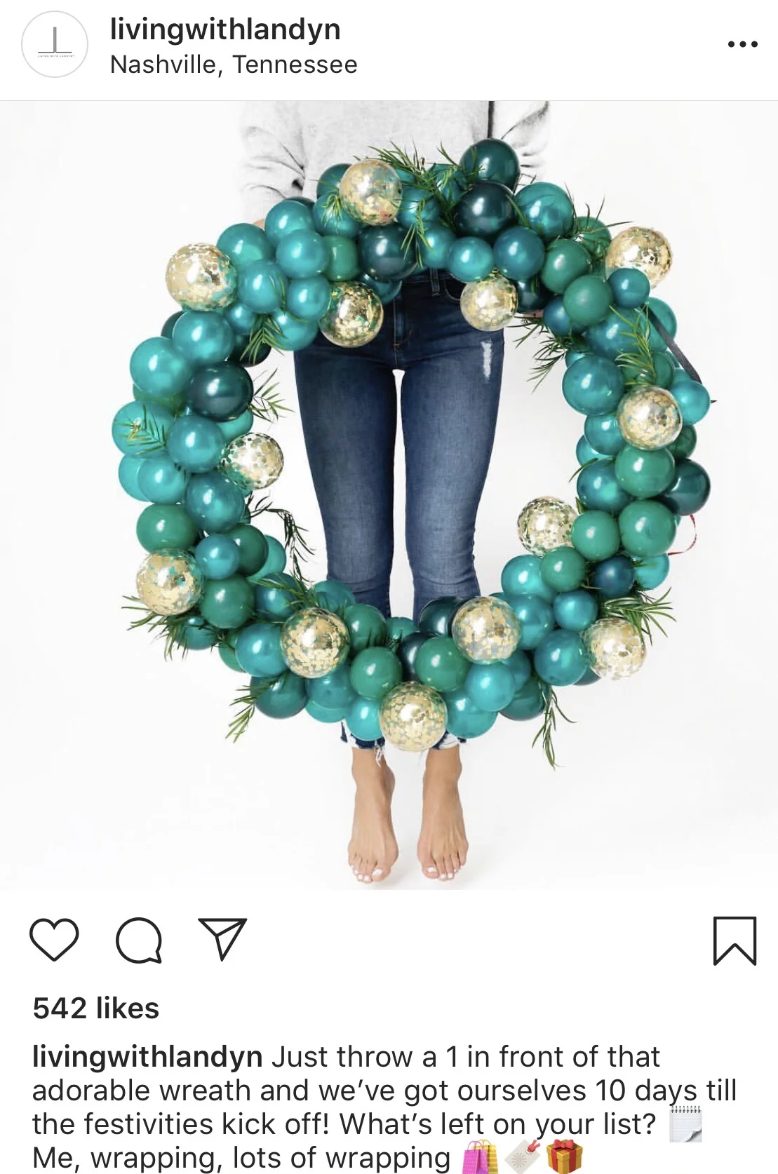 vroom_vroom_balloon_wreath_living_with_landyn_christmas_green_gold_confetti_greenery.jpg