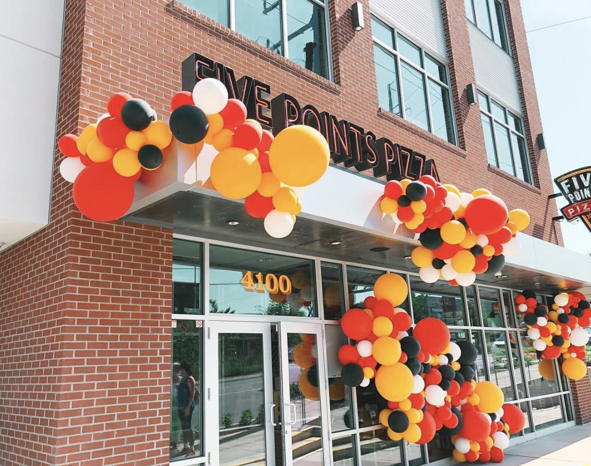 vroom_vroom_balloon_Five_Points_Pizza_west_vroom_vroom_balloon_organic_balloon_installation.png