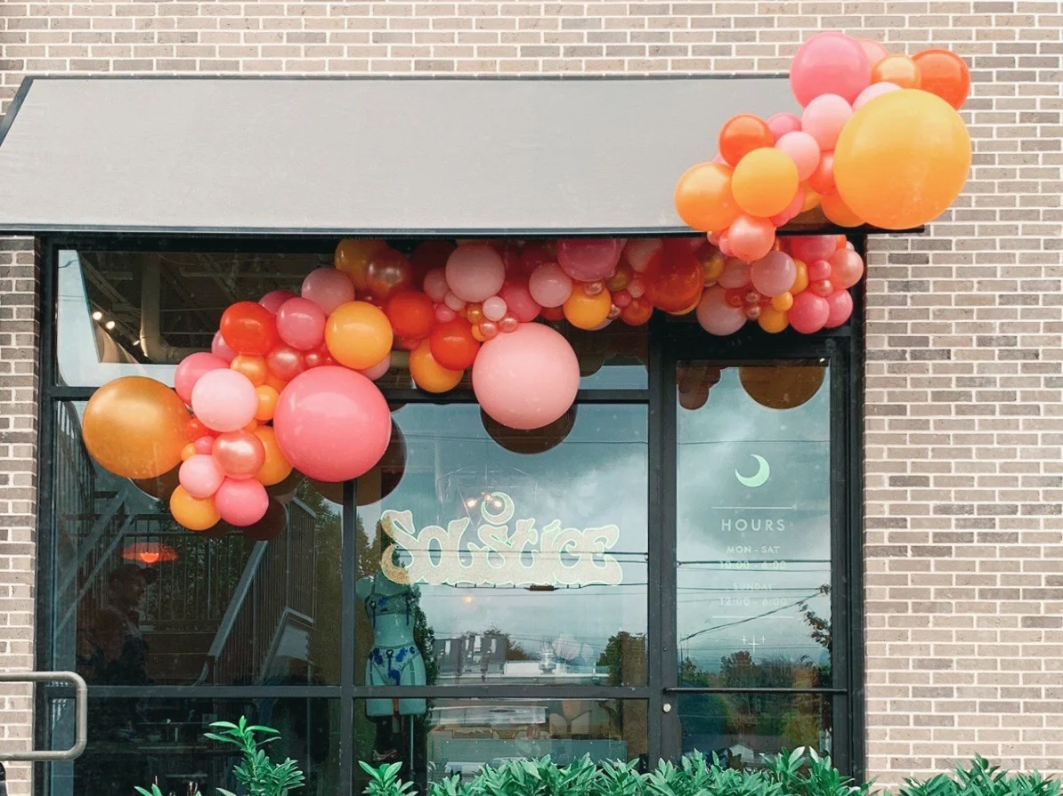 vroom_vroom_balloon_organic_balloon_garlan_installation_nashville_solstice_intimates.jpg
