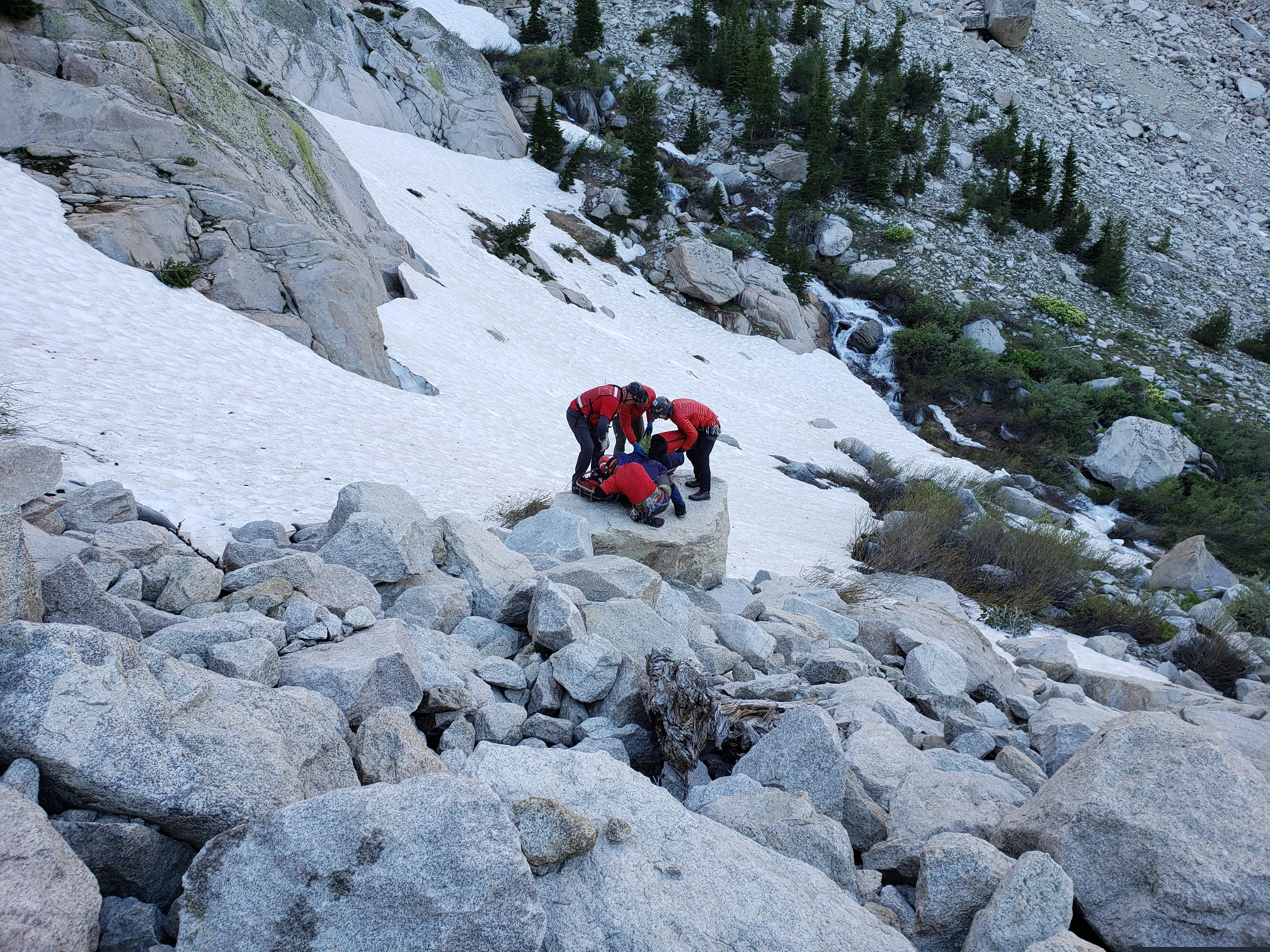 Treating subject while awaiting air extraction. Image by B. Beck