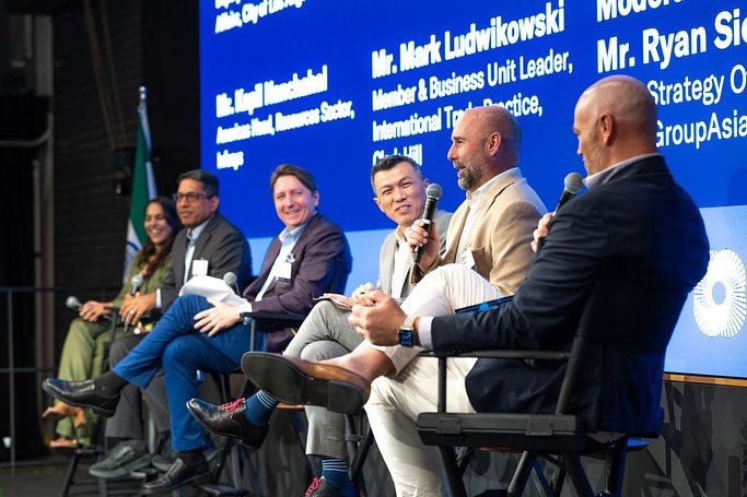 Los Angeles, a proud exurb of greater El Segundo, will host a consulate from India! Thrilled to join the US-India Business Council for an evening celebrating our economic ties.  Mom, I promise they are laughing with me! #laedc #elsegundocity #uschamb