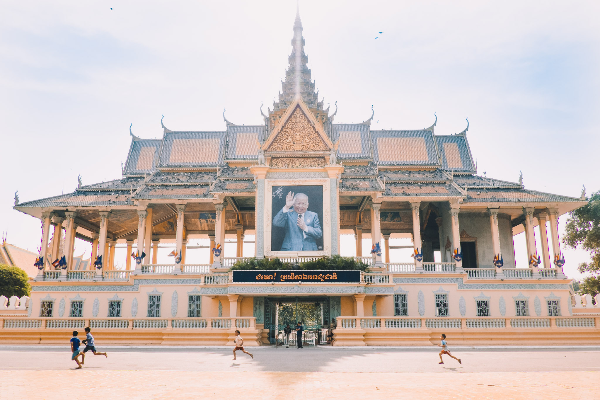cambodia-phnom-penh-royal-palace.jpg