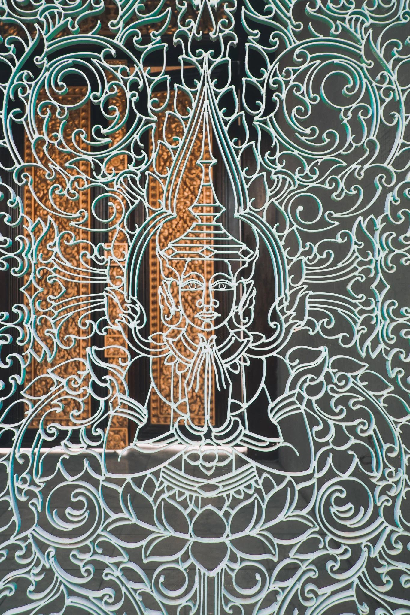 cambodia-phnom-penh-royal-palace-2.jpg