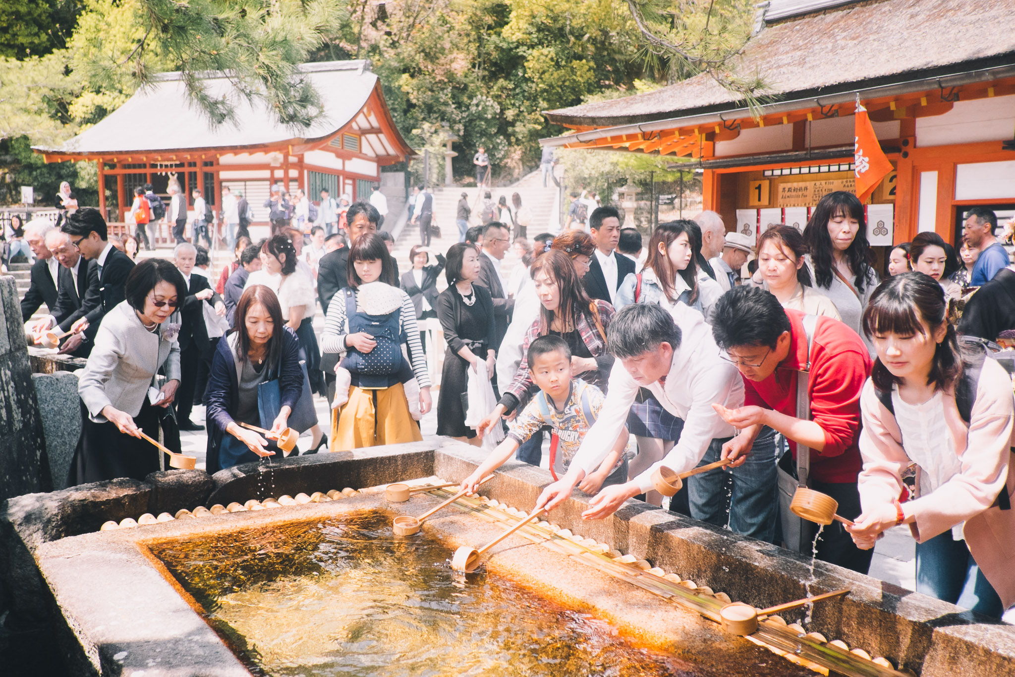 japan-miyajima-floating-shrine-3.jpg