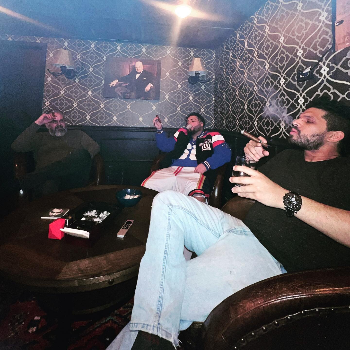 Felt cute, might delete later lol.. seriously though: there&rsquo;s only one place I go for a #cigar now and that&rsquo;s at Uncle Faris&rsquo; (@yru12bnvs). 

#DJYH #DJYourHonor #InSession #DJing #DJLife #PartyWithHonor  #YourHonor #HereComesTheJudg