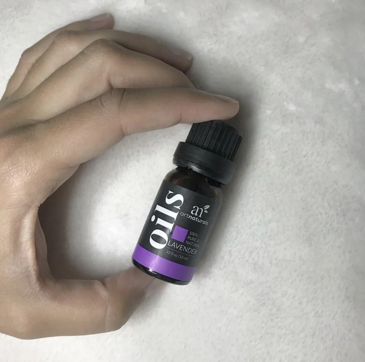 LAVENDER ESSENTIAL OIL USES + BENEFITS