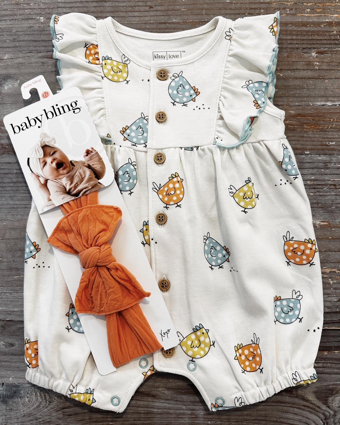 🐣 Go ahead, count your chickens! We know your little one is going to love wearing this outfit. 

#shopsmall #shoplocal #ababynaturally #babyboutique #supportsmallbusiness #kissykissybaby #babybling #babyblingbows