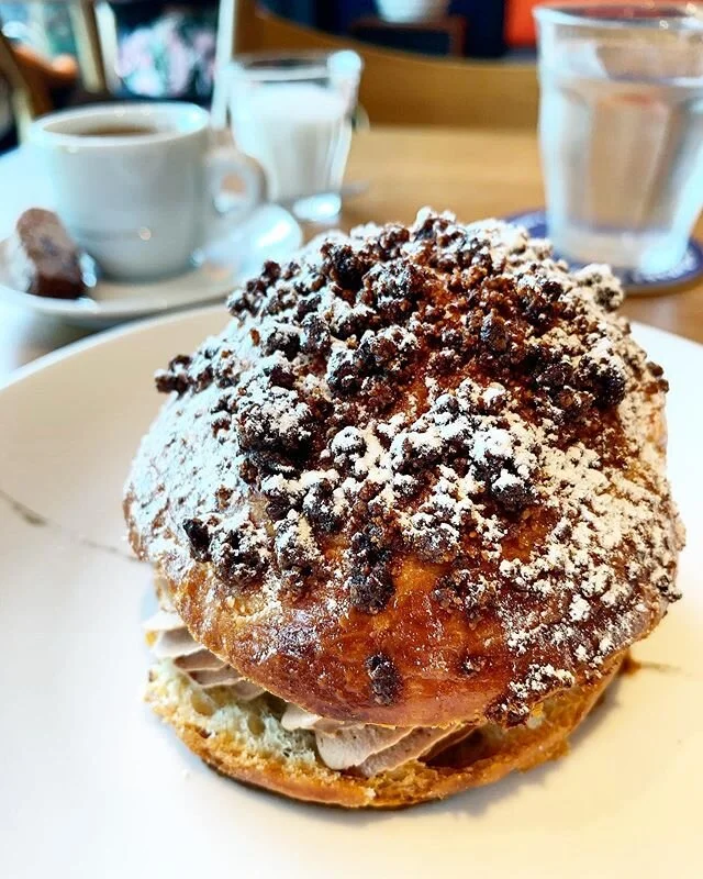 I&rsquo;m also doing a write up of the chocolate scene here in Ho Chi Minh City for @eater. In addition to Marou, who kicked off the bean-to-bar thing in Vietnam and whose Saigonaise is pictured here, there&rsquo;s a handful of folks producing domestically grown cacao and making everything from single-origin dark chocolate bars to bon-bons. 🇻🇳