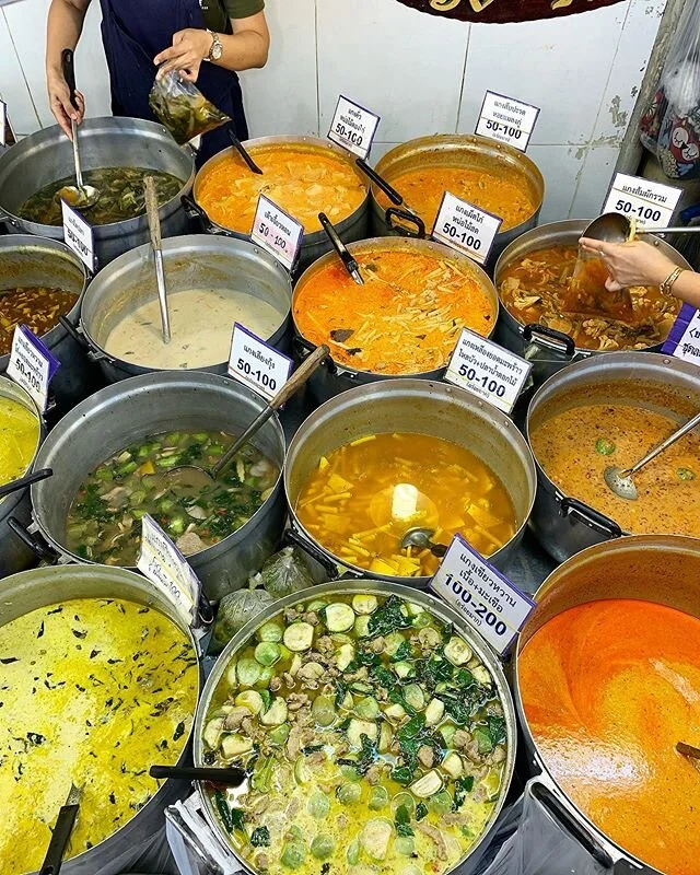 Saturday morning at Bangkok&rsquo;s Or Tor Kor Market. Curries, jewel-like sweets, crispy pork belly, giant prawns, exotic condiments from Thailand&rsquo;s south, stink bean stir-frys, pickled crabs and much much much more and I&rsquo;ve decided to make... vegetable barley soup. 😎😎😎