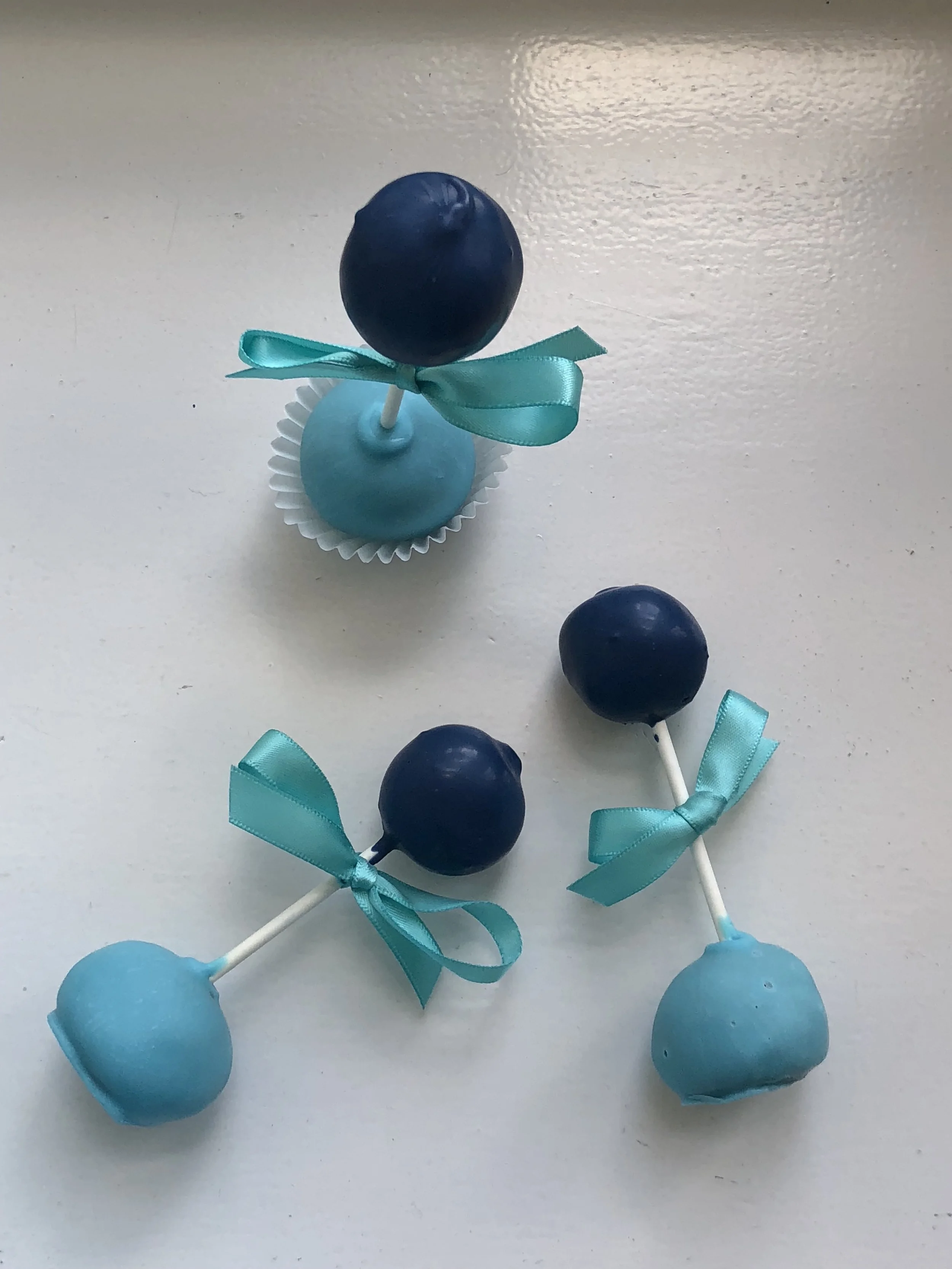 baby rattle cake pops