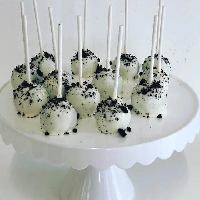 Cookies n' Cream Cake pops 2.JPG
