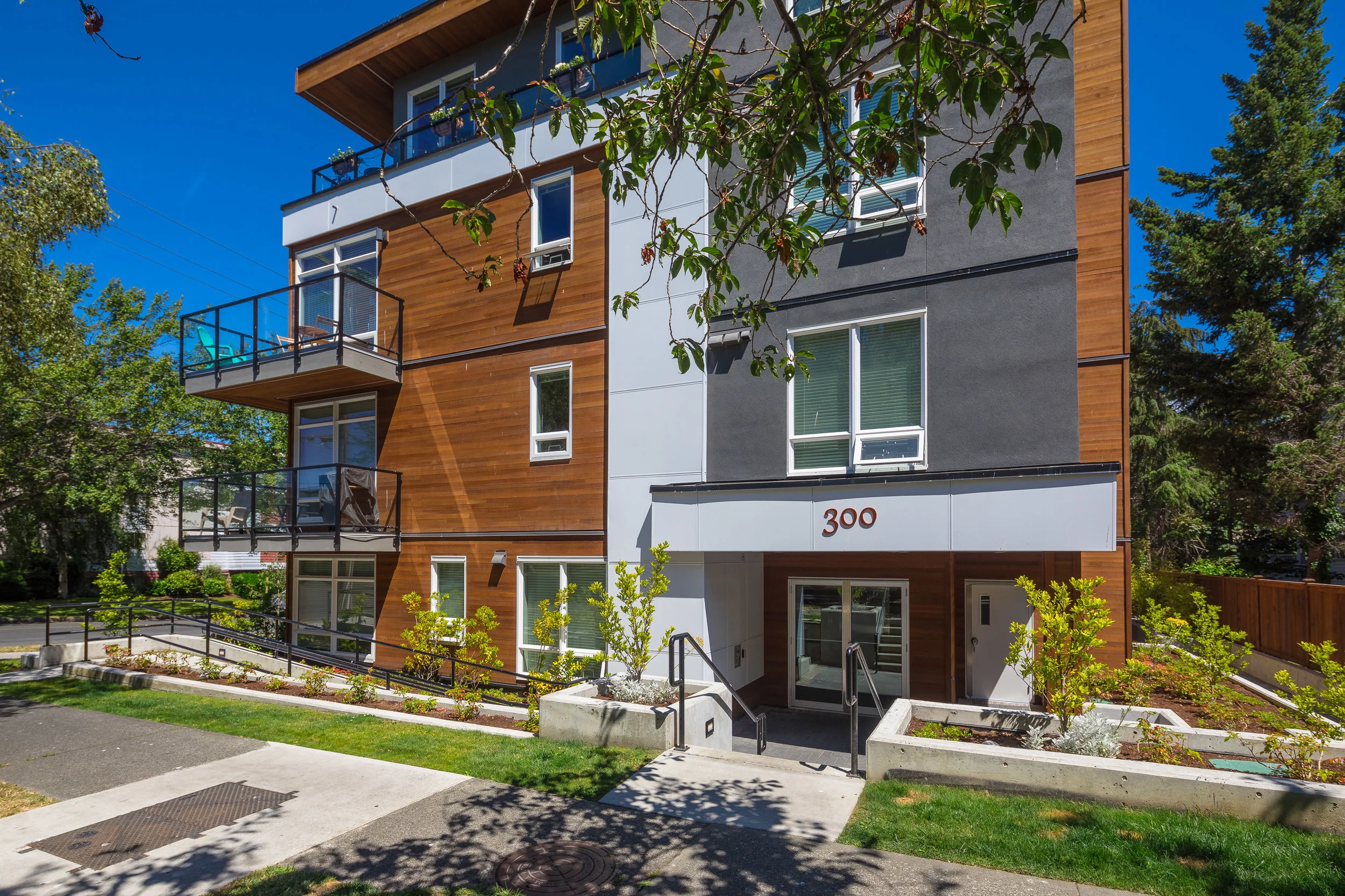 402300 Michigan Street, James Bay, Victoria, BC 559,900 — MacLeod