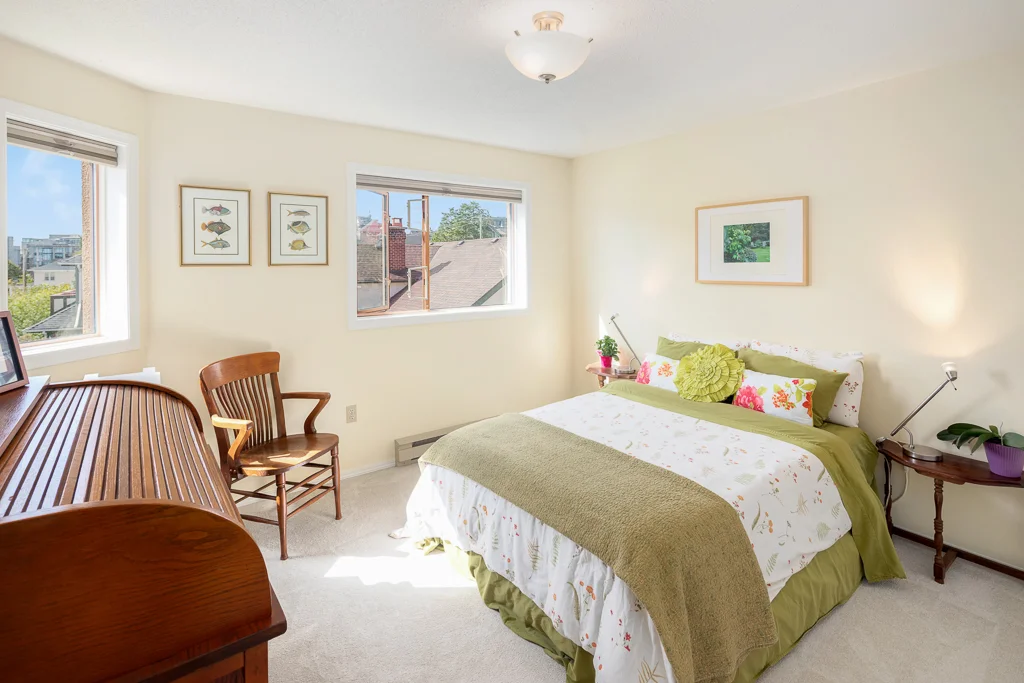 304945 McClure Street, Victoria, BC 575,000 — MacLeod Group