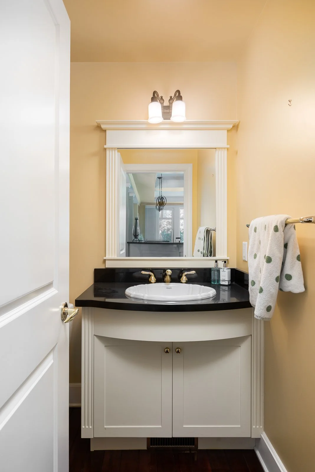 1918 Marina Way, North Saanich, BC 1,950,000 — MacLeod Group