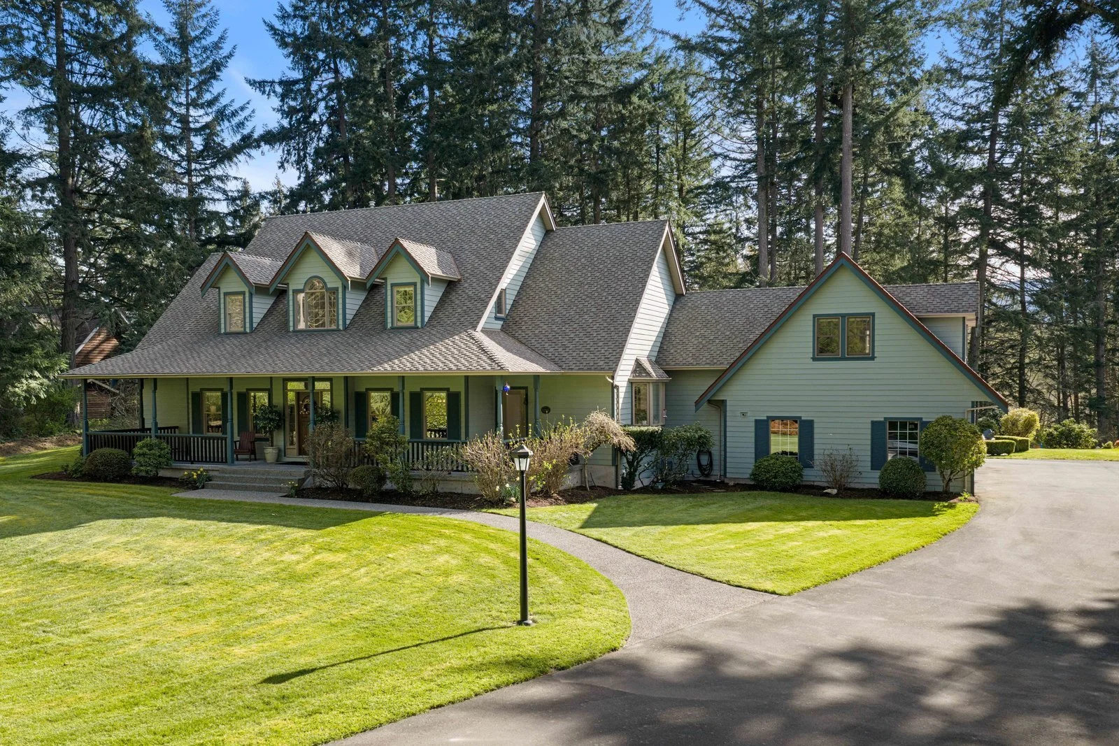 1228 Garden Gate Dr, Central Saanich, BC 