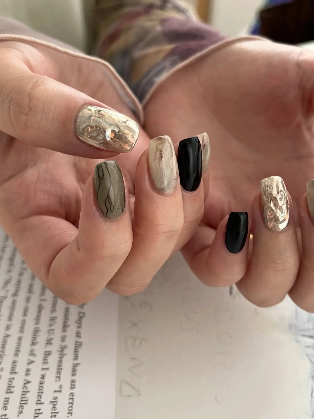 @natsumikadohara 

ワンポイントに黒も可愛いです🖤
こちらはオーダーデザインです.ᐟ

GWは5/3〜5/6までお休みです
4/29と5/2は営業していますが残り枠わずかなので
お早めにご連絡ください🌿