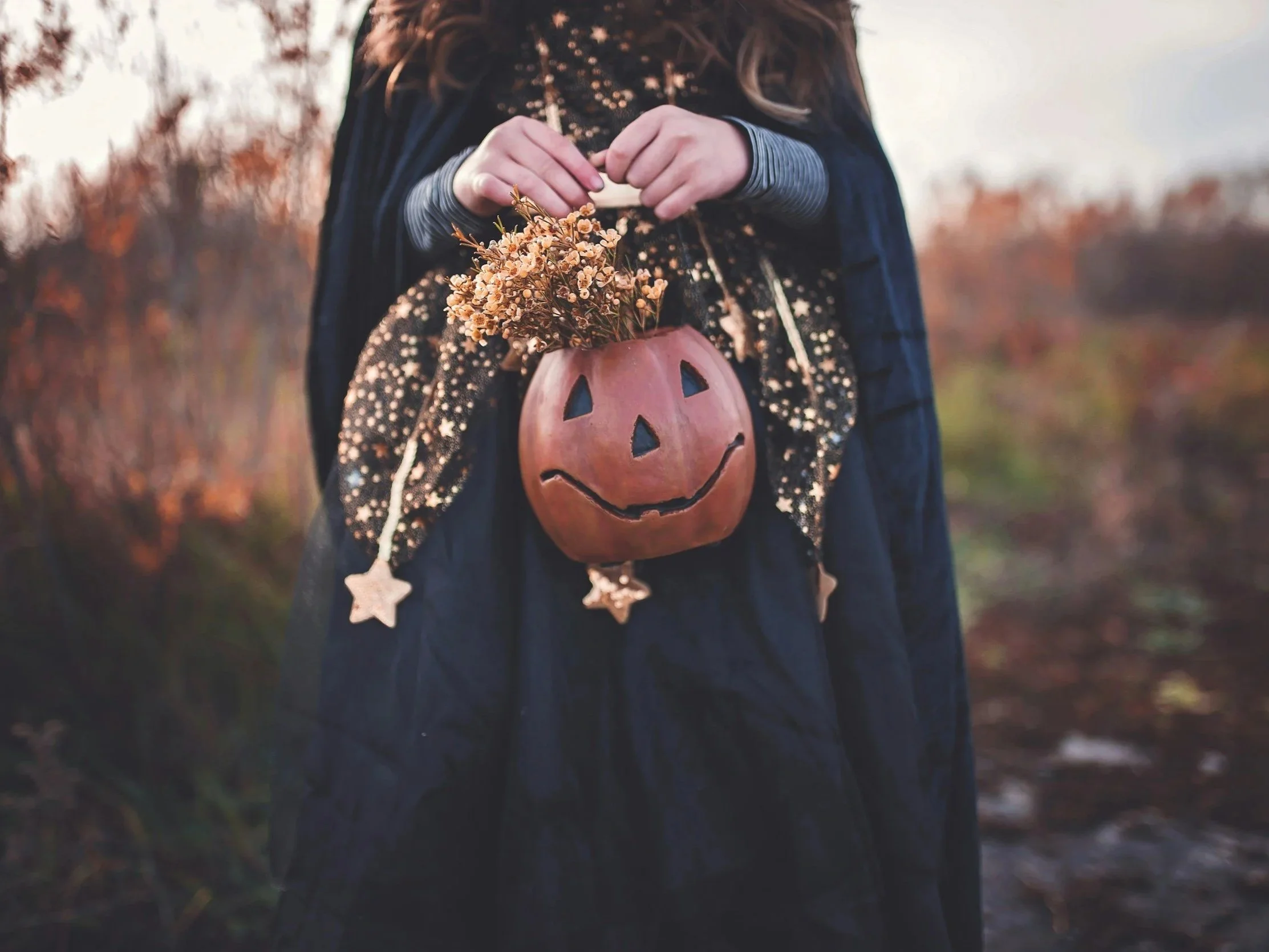 SHOP HALLOWEEN COSTUMES