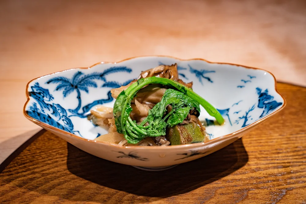 吸收了醬汁與和牛脂肪的食材:牛蒡、野生舞茸、日本西洋菜、艾草麩