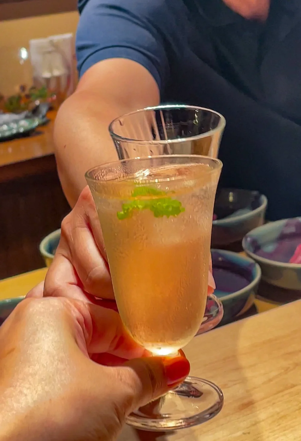 在日本飲食文化裡,乾杯是開場的儀式