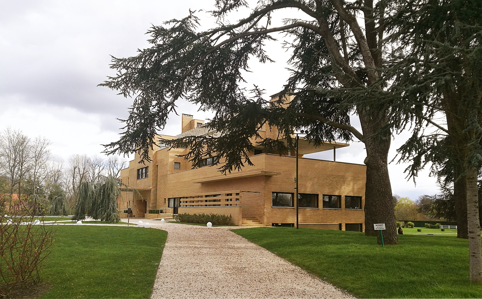 ACCES A LA VILLA | crédits photo : AER Architecture