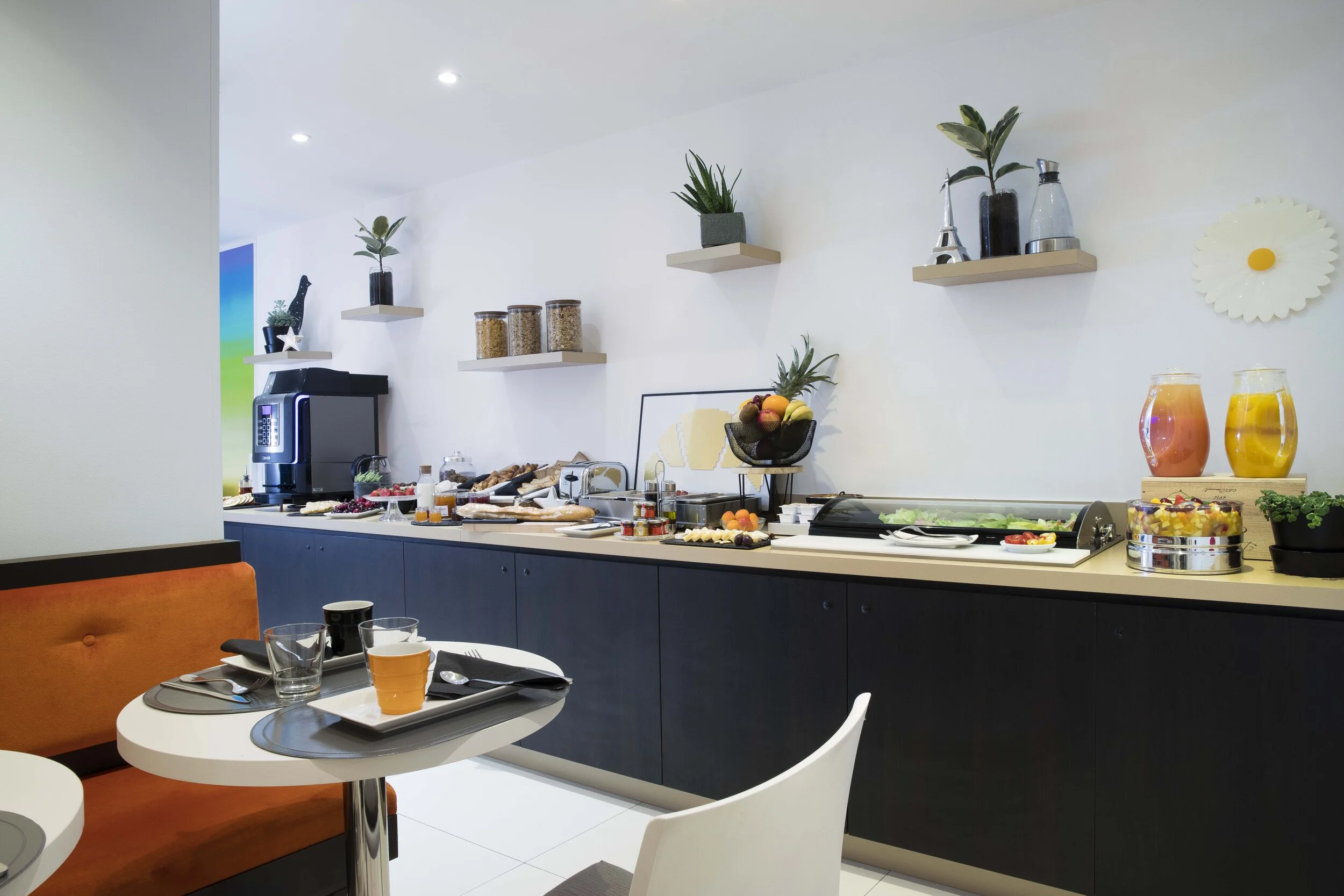 MEUBLE BUFFET REALISE SUR MESURE | crédits photo : Hôtel Palais de Chaillot