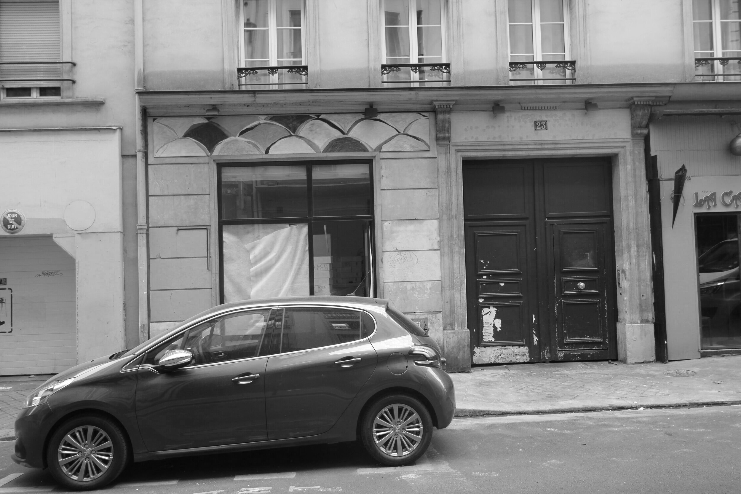 VITRINE SUR RUE AVANT TRAVAUX | crédits photo : AER Architecture &amp; Anne-Sophie Martorana