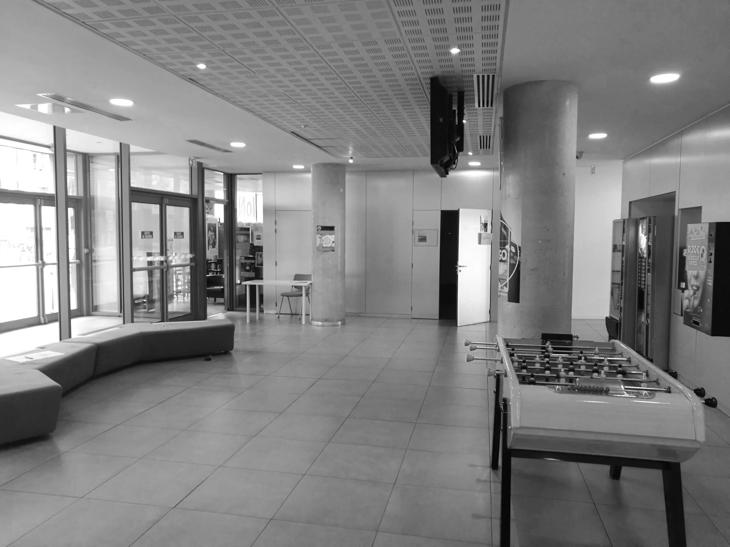 LE LOBBY AVANT TRAVAUX | crédits photo : AER Architecture &amp; Anne-Sophie Martorana