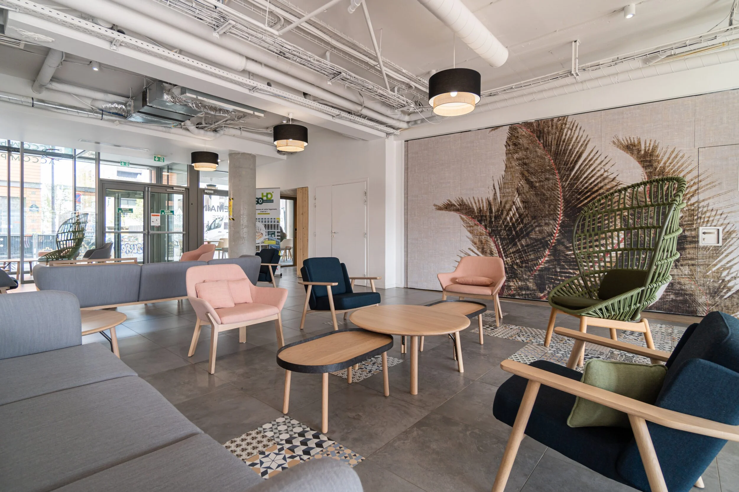 UN AMENAGEMENT MODULABLE SELON LES BESOINS POUR FAIRE DU LOBBY UNE AGORA | crédits photo : AER Architecture &amp; Anne-Sophie Martorana