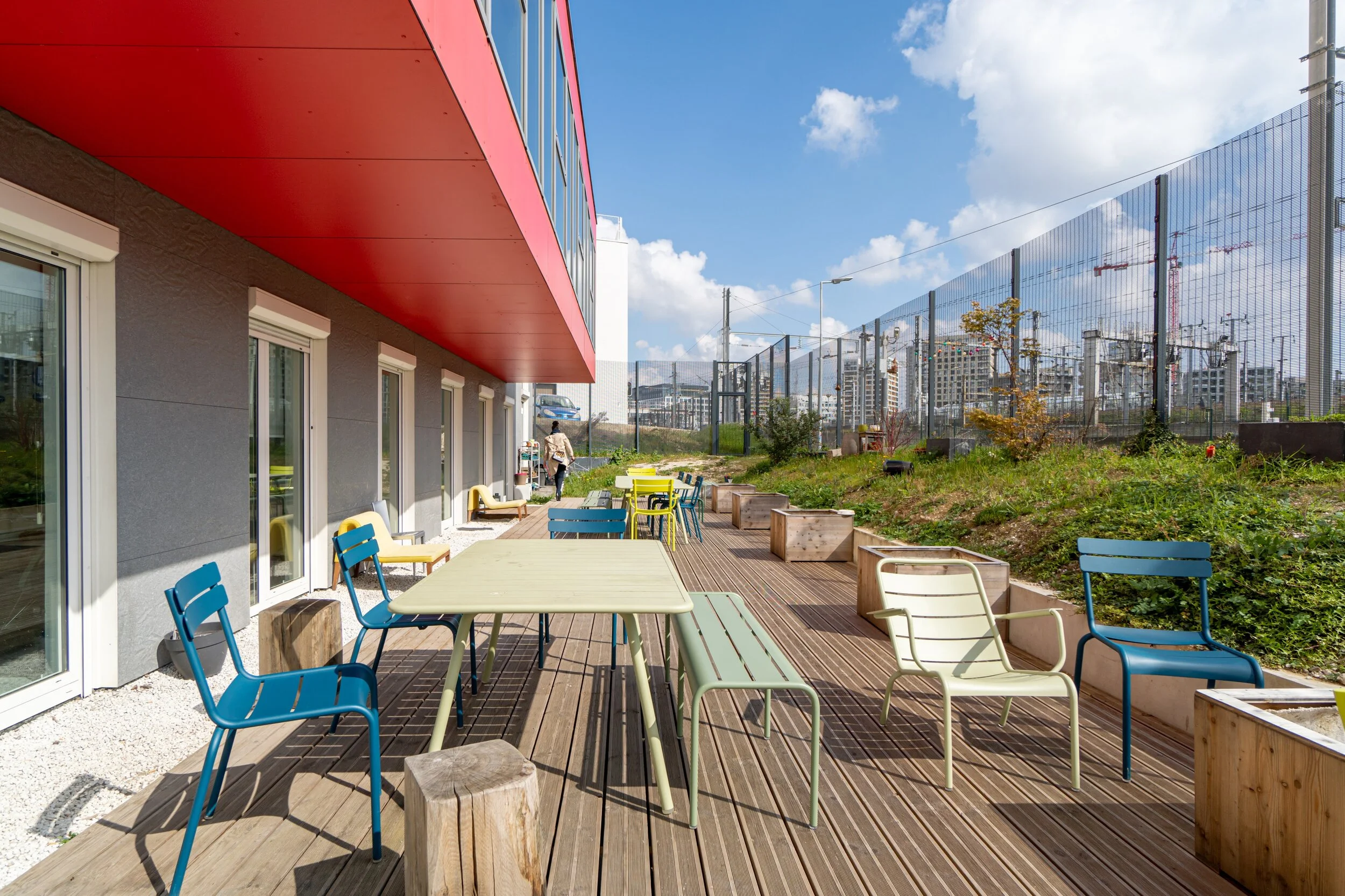 DEFINITION D’UNE CHARTE POUR LE MOBILIER PERMETTANT DE PRESERVER LA SPONTANEITE DES USAGERS  | crédits photo : AER Architecture &amp; Anne-Sophie Martorana