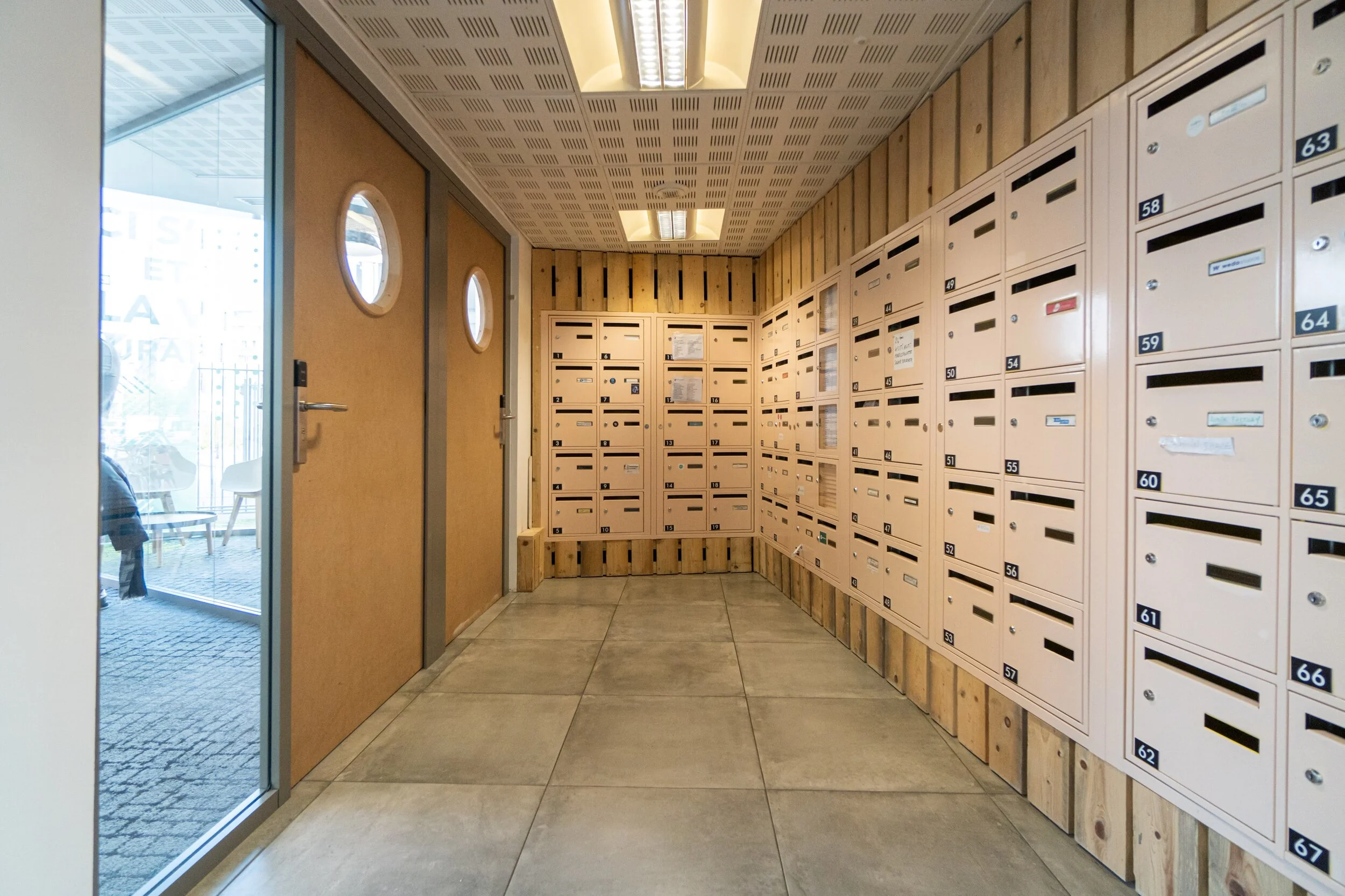 INTEGRATION DES BOITES AUX LETTRES EXISTANTES | crédits photo : AER Architecture &amp; Anne-Sophie Martorana