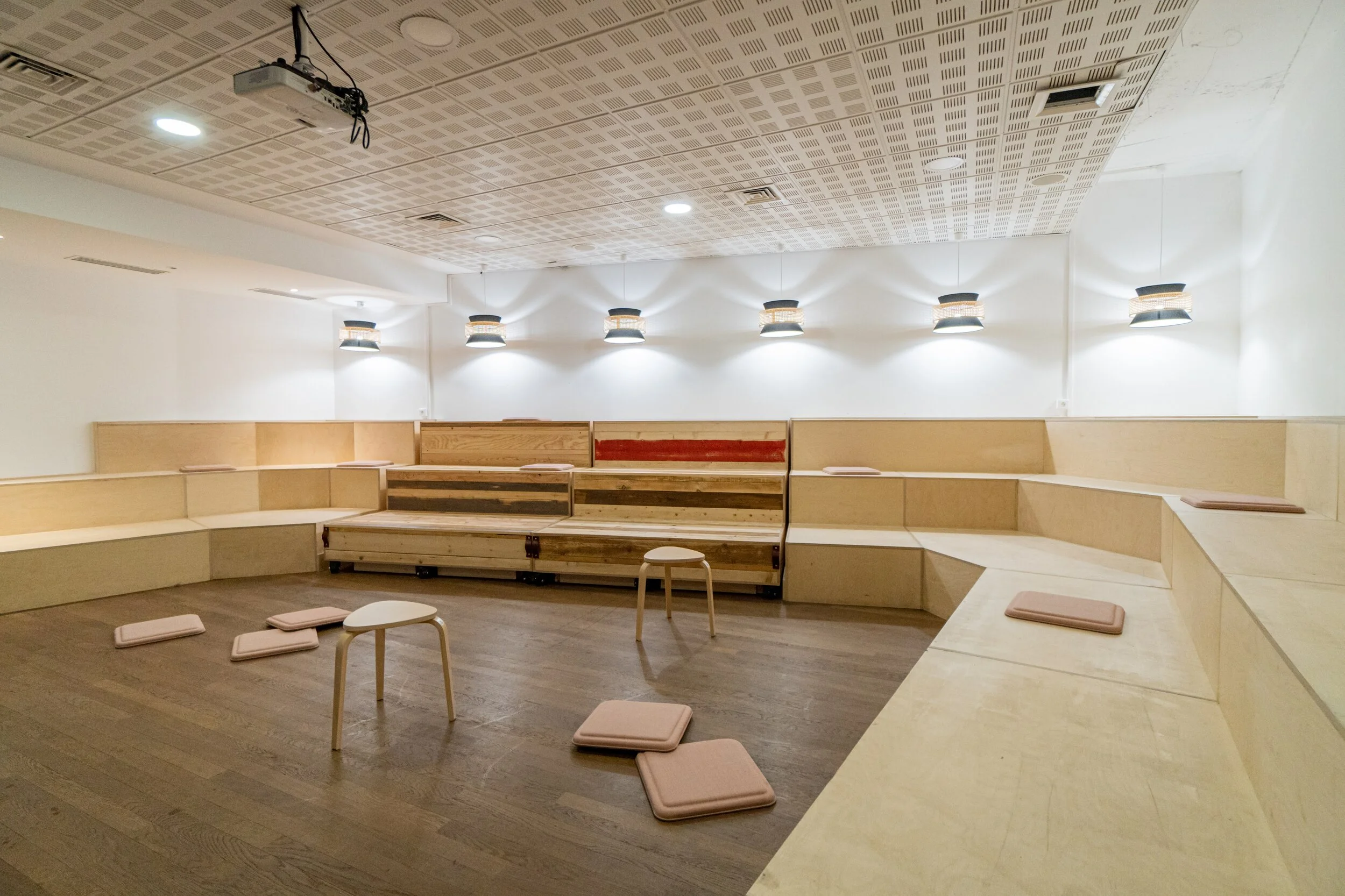 CREATION D’UNE SALLE DE CONFERENCES MODULABLE  | crédits photo : AER Architecture &amp; Anne-Sophie Martorana