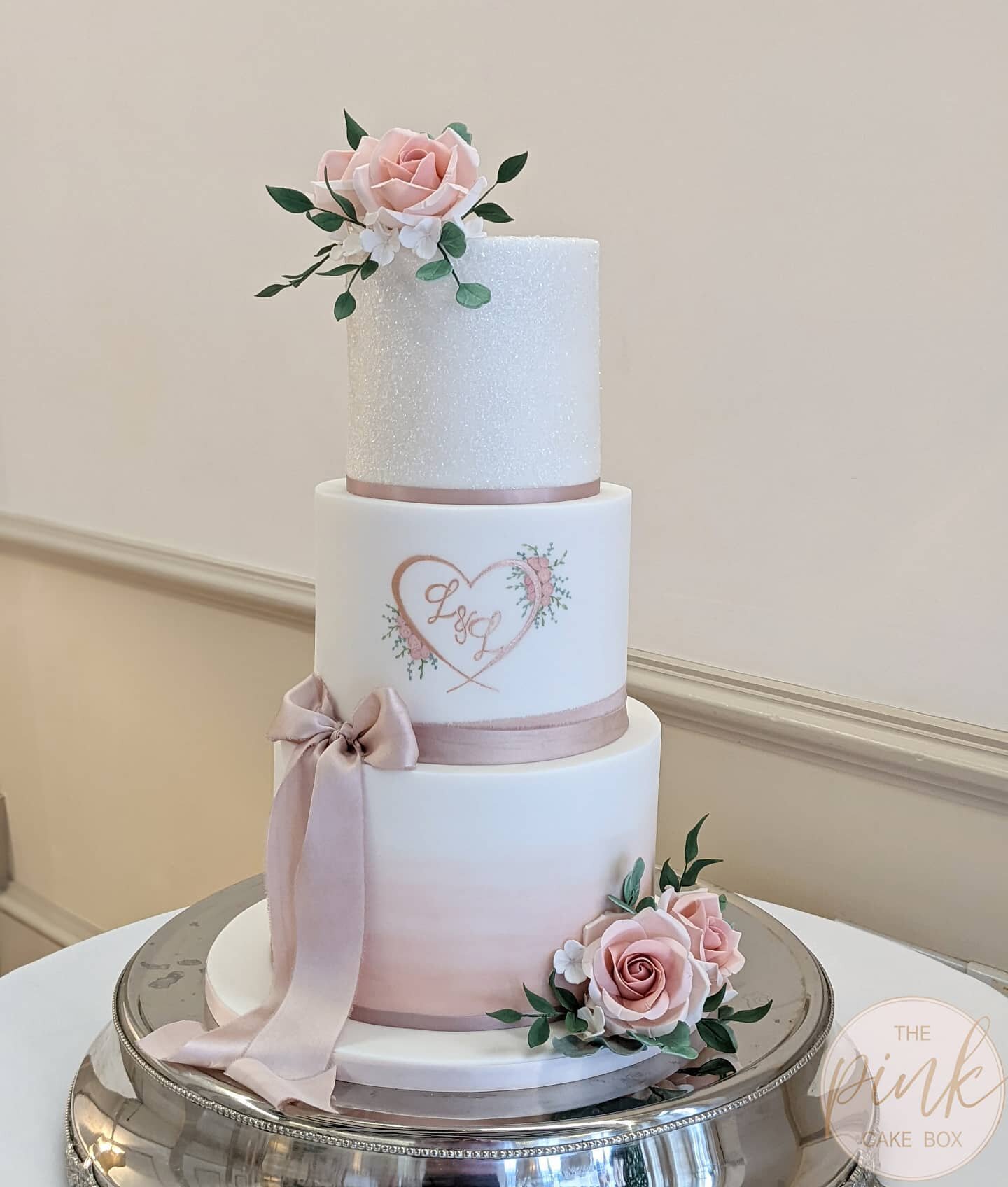 Laura and Lawrence's beautiful wedding cake at @hodsock.priory 😍
Lovely shades of blush and dusky pink, ombre watercolour, silk ribbon with a bow, sugar flowers, heart and initials to match invites &amp; wax seal, painted flowers and sparkles ❤️ rea