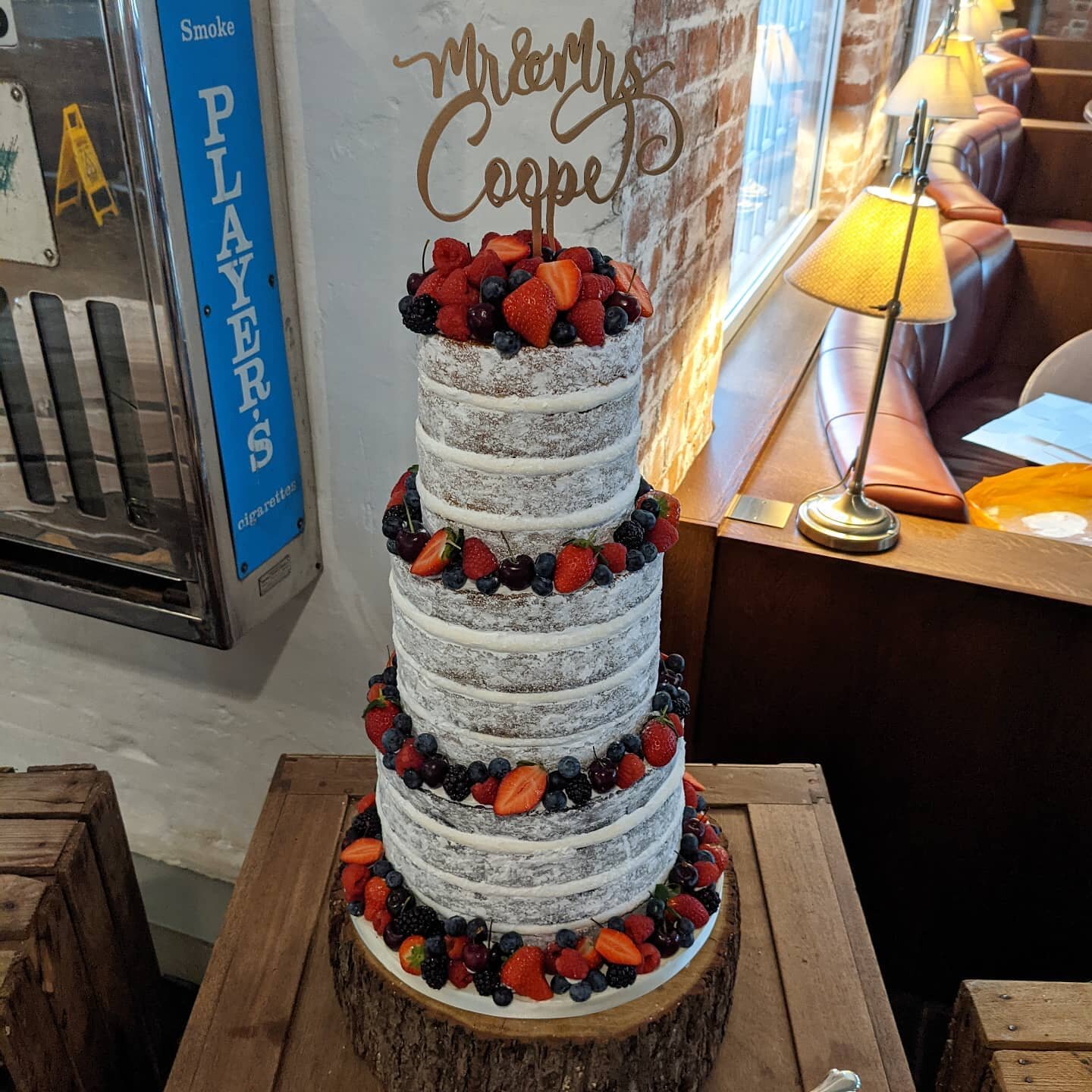 Anna and Gareth's wedding cake from above 😍 all that scrumptious fruit! Yummmm!
.
#nakedweddingcake #nakedcake #chocolatecake #vanillacake #saltedcaramel #freshberries #fruit #5aday #thewestmill #westmill #weddingcake #weddingcakeideas #weddingcaked