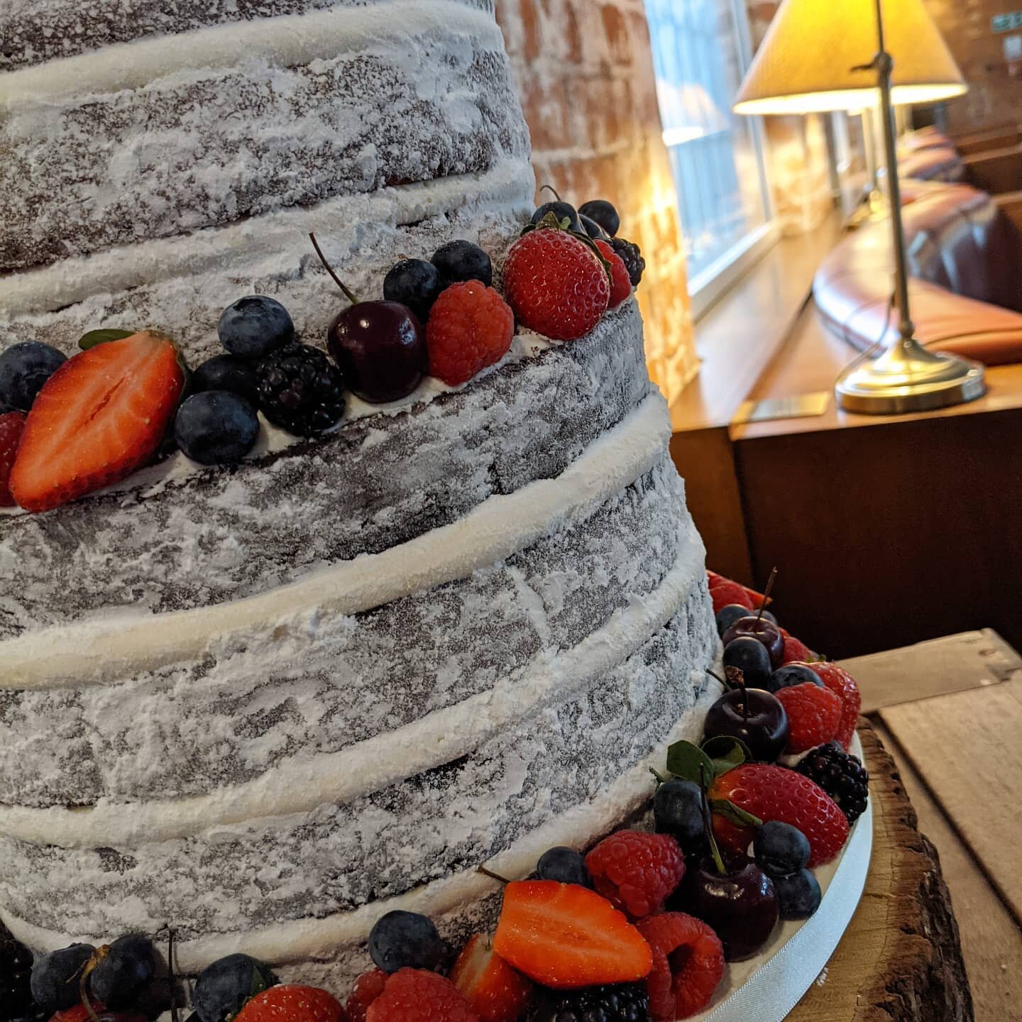 Chocolate tier and salted caramel tier naked wedding cake dressed with fresh berries 😍
.
#nakedweddingcake #nakedcake #chocolatecake #vanillacake #saltedcaramel #freshberries #fruit #5aday #thewestmill #westmill #weddingcake #weddingcakeideas #weddi