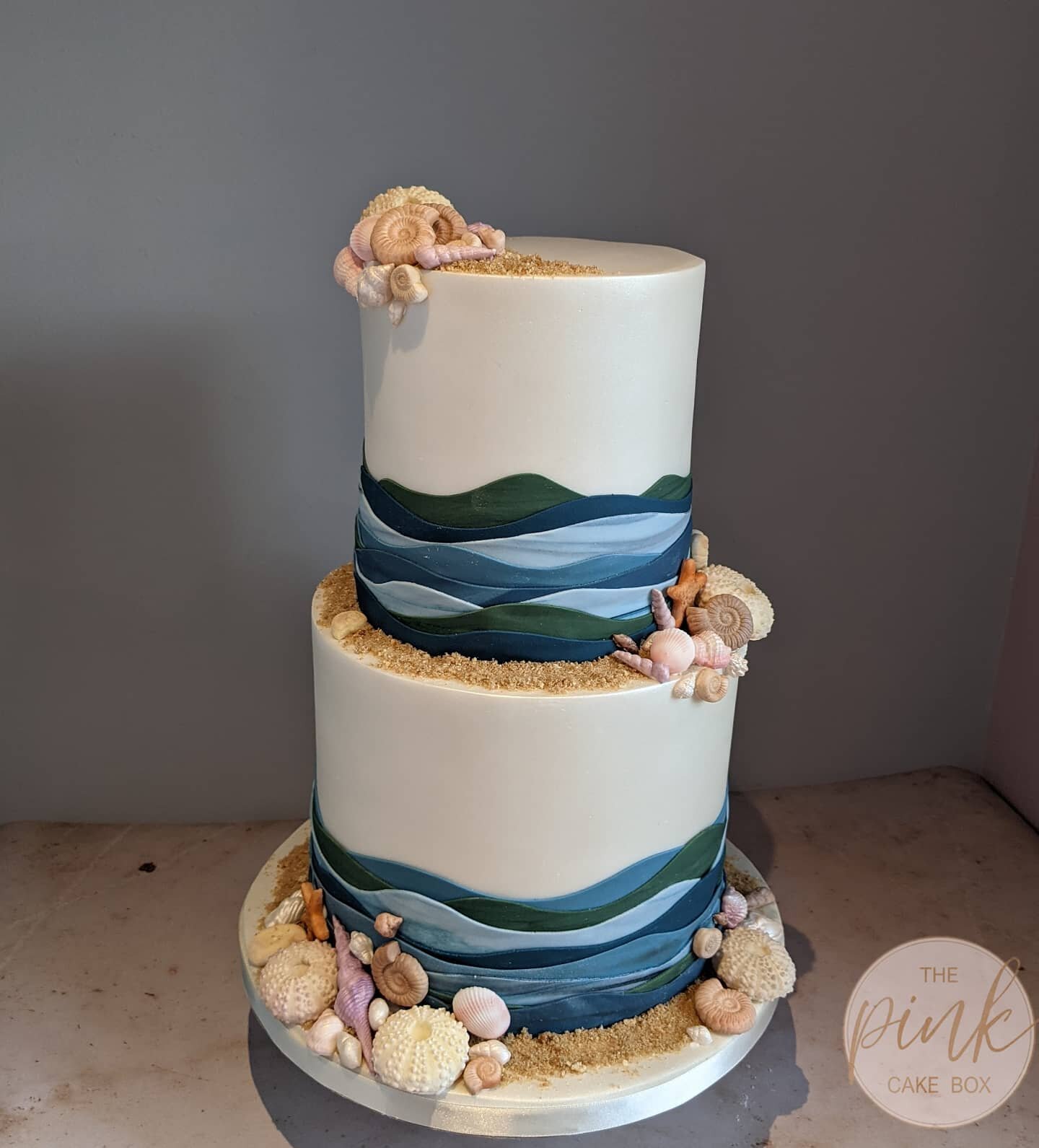 All the summery vibes with Mary and Robs wedding cake - light pearl lustre finish with sugar paste waves and sugar sand, shells and fossils 🥰
Chocolate Mud &amp; Salted Caramel and Cherry Bakewell. Hope you both had a great day ❤️
.
#beach #seaside 