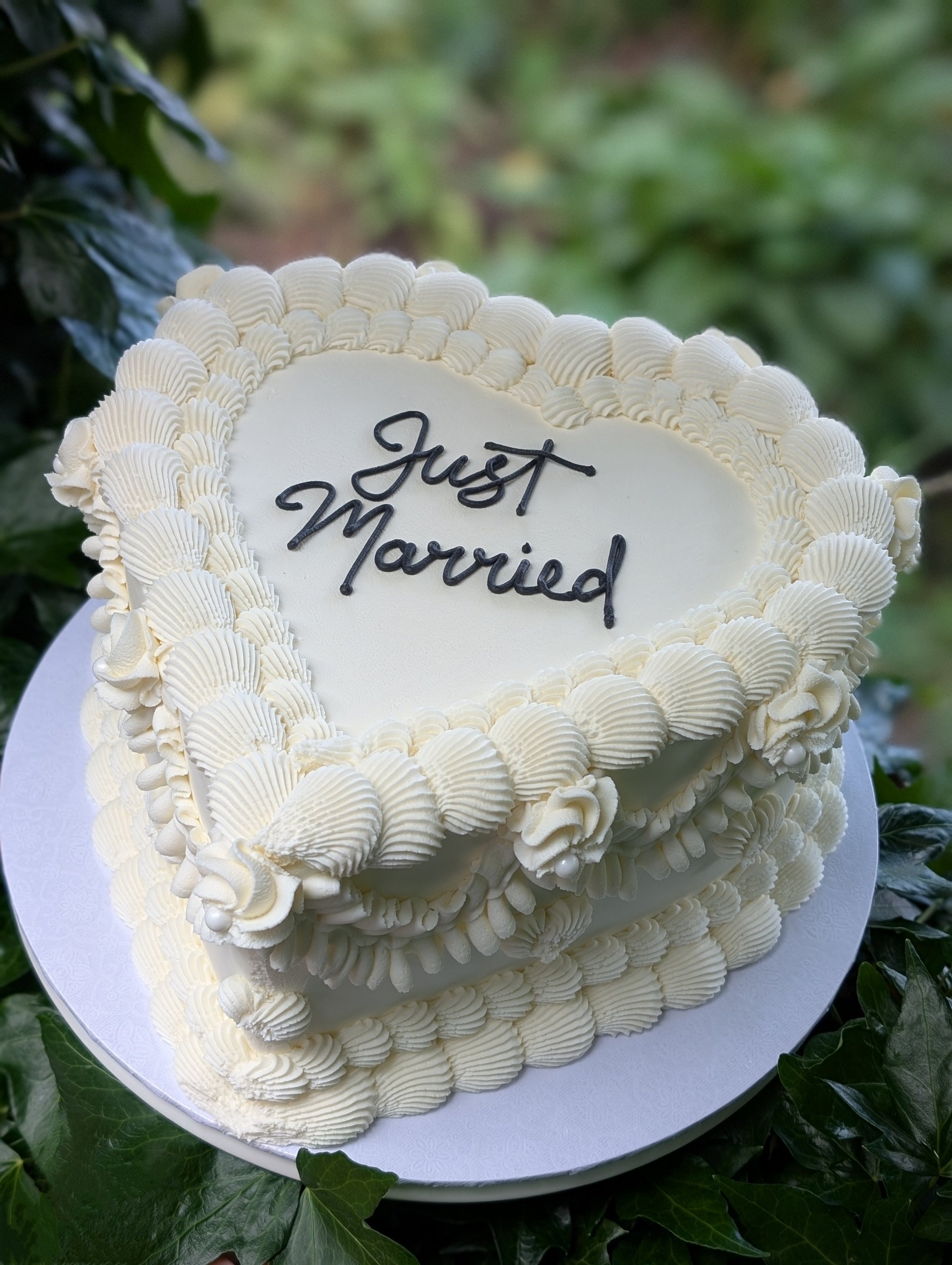 Heart lambeth wedding cake intimate wedding