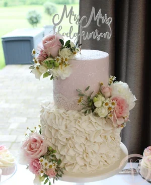 blush+sparkle+and+ruffle+wedding+cake+with+fresh+flowers.webp