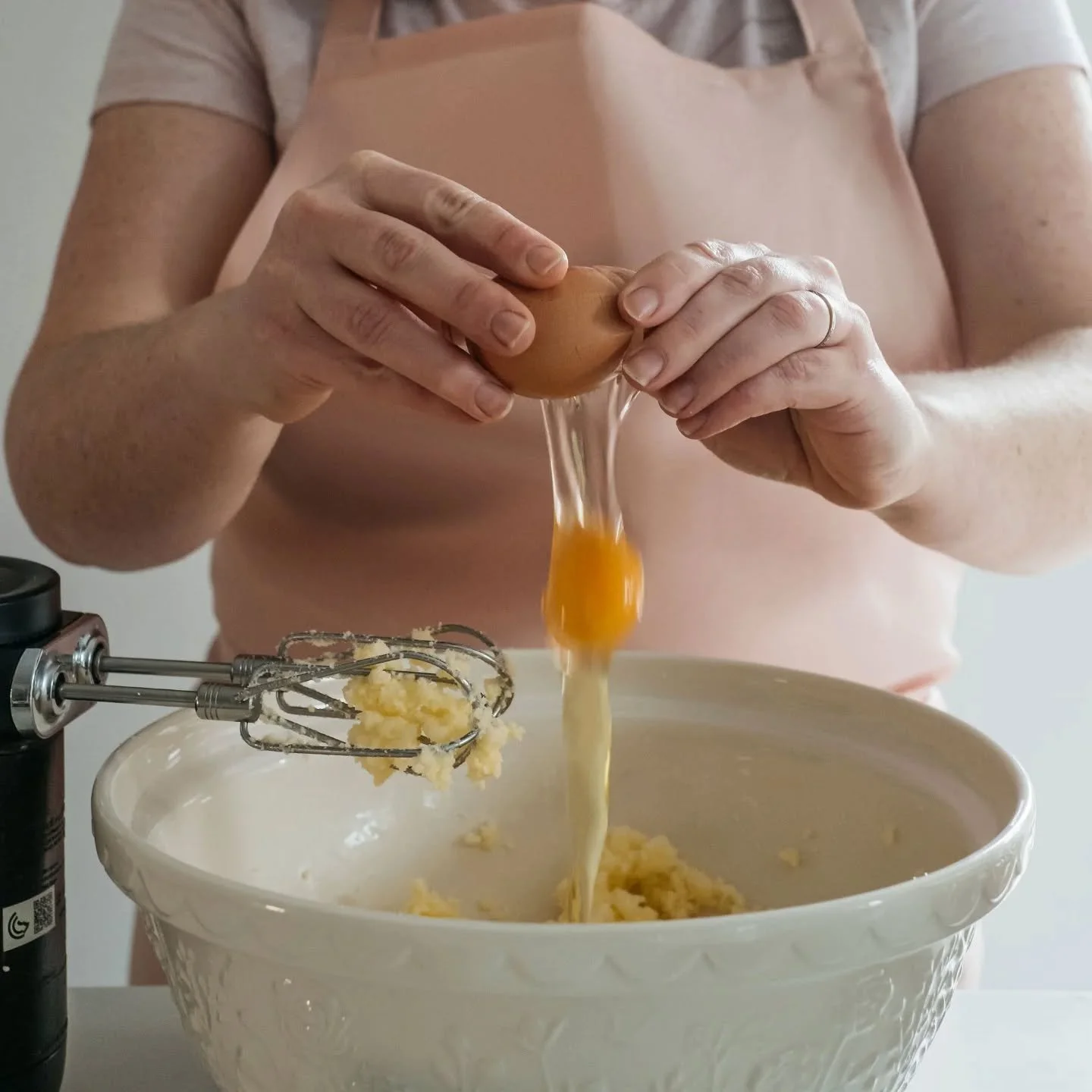 Wednesday is samples day for the latest 12 couples to book me to make their wedding cakes 🎉 I hear that this is people's favourite part of wedding planning all the time and a real highlight, let me know if you enjoyed sampling cake flavours and what
